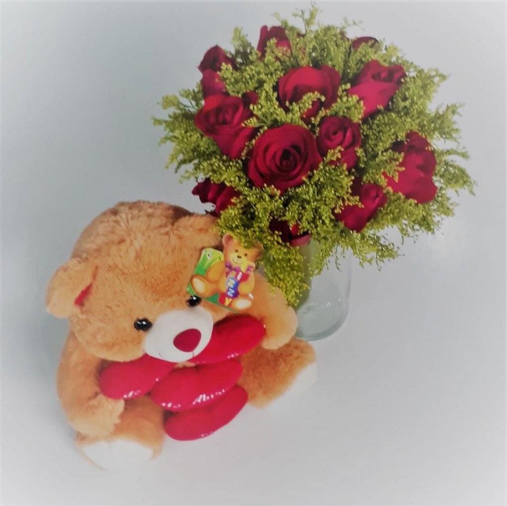 Buquê na Jarra de Vidro e Urso