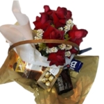 Cesta com Arranjo e Chocolates