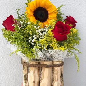 Arranjo de Girassol e Rosas