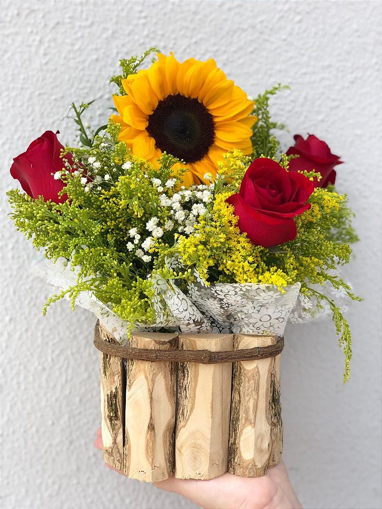 Arranjo de Girassol e Rosas