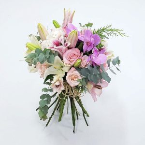 Buquê de Rosas, Lírios e Orquídea Luxo