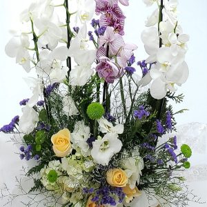 Cesta com Orquídeas e Flores do Campo