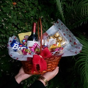 Cesta Romântica Vinho e Chocolates