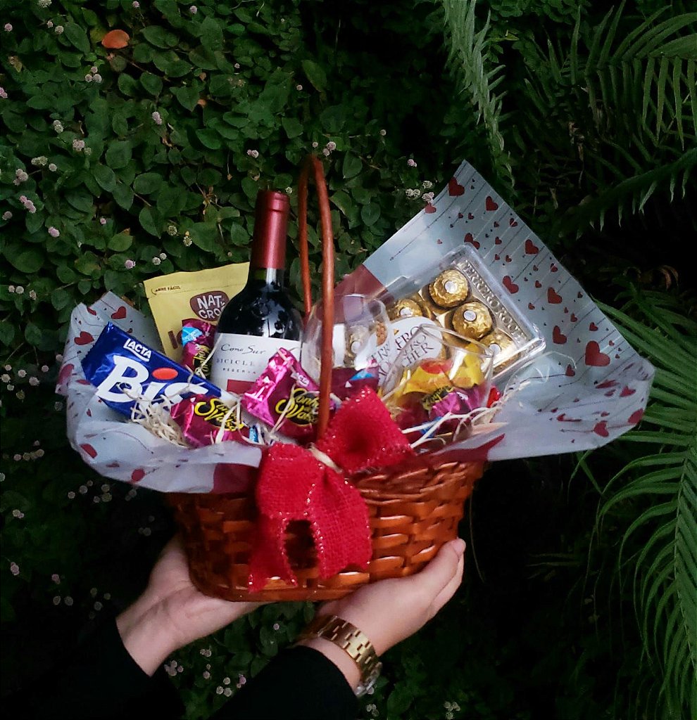 Cesta Romântica Vinho e Chocolates