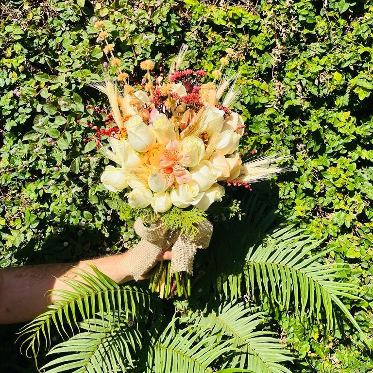 Buquê Desidratado com Rosas