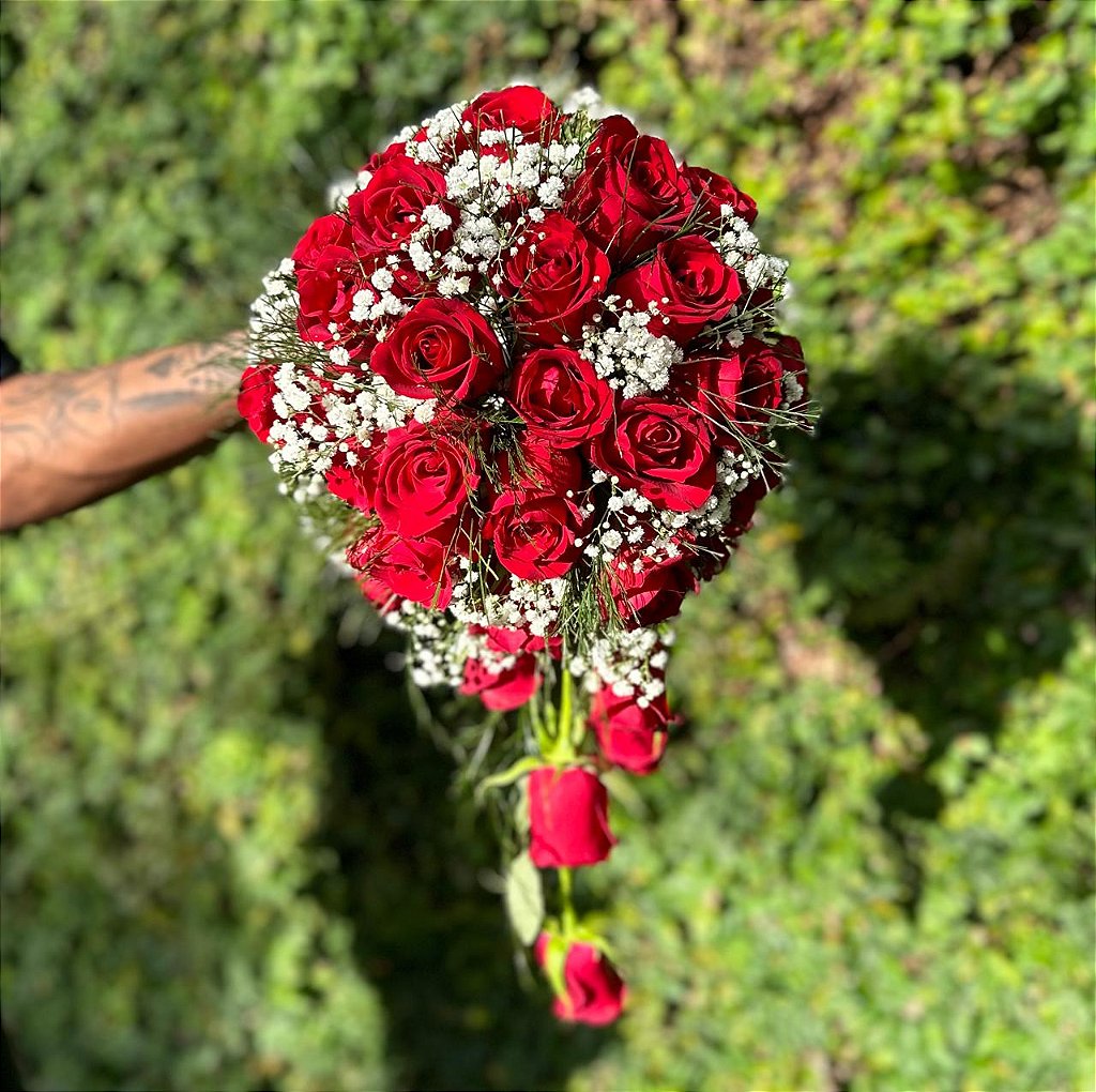 Buquê Cascata Com Rosas