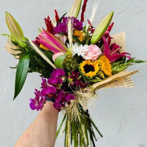 Buquê de Flores Nobres Coloridas