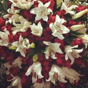 Coroa De Flores Rosas e Lírios Luxo