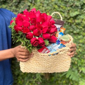 Combo Cesta e Buquê de Rosas