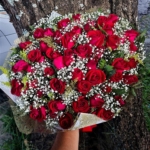 Buquê de 50 Rosas Coloridas ou Vermelhas
