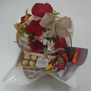 Cesta de Chocolate com Rosas e Ferrero