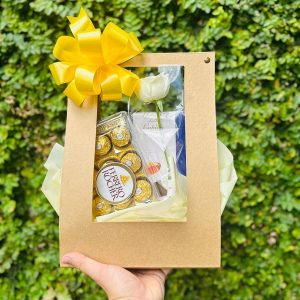 Caixa de Ferrero Rocher e Rosa na Bag