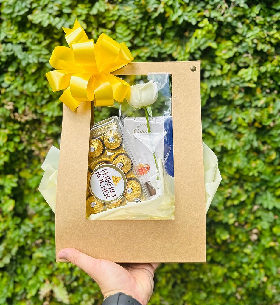 Caixa de Ferrero Rocher e Rosa na Bag